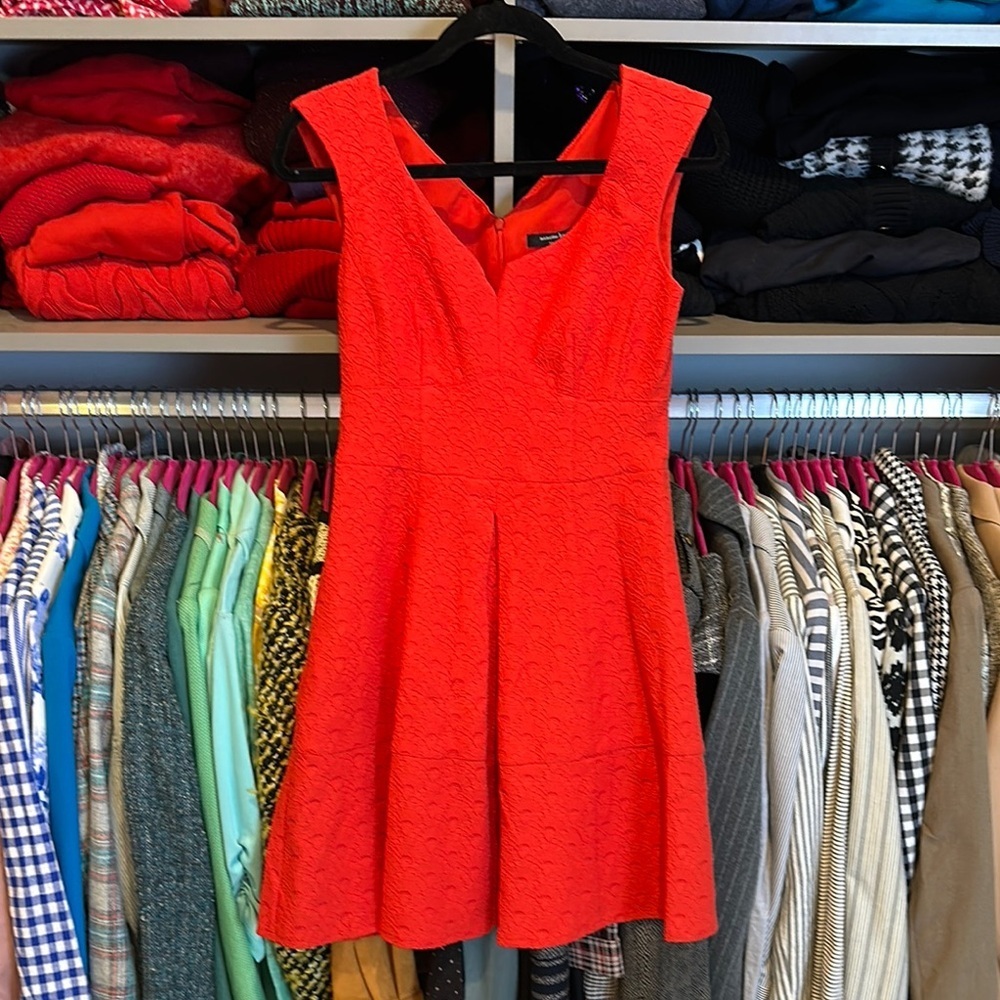 Nanette Lepore red sleeveless v neck lined pleated back zipper dress size 4